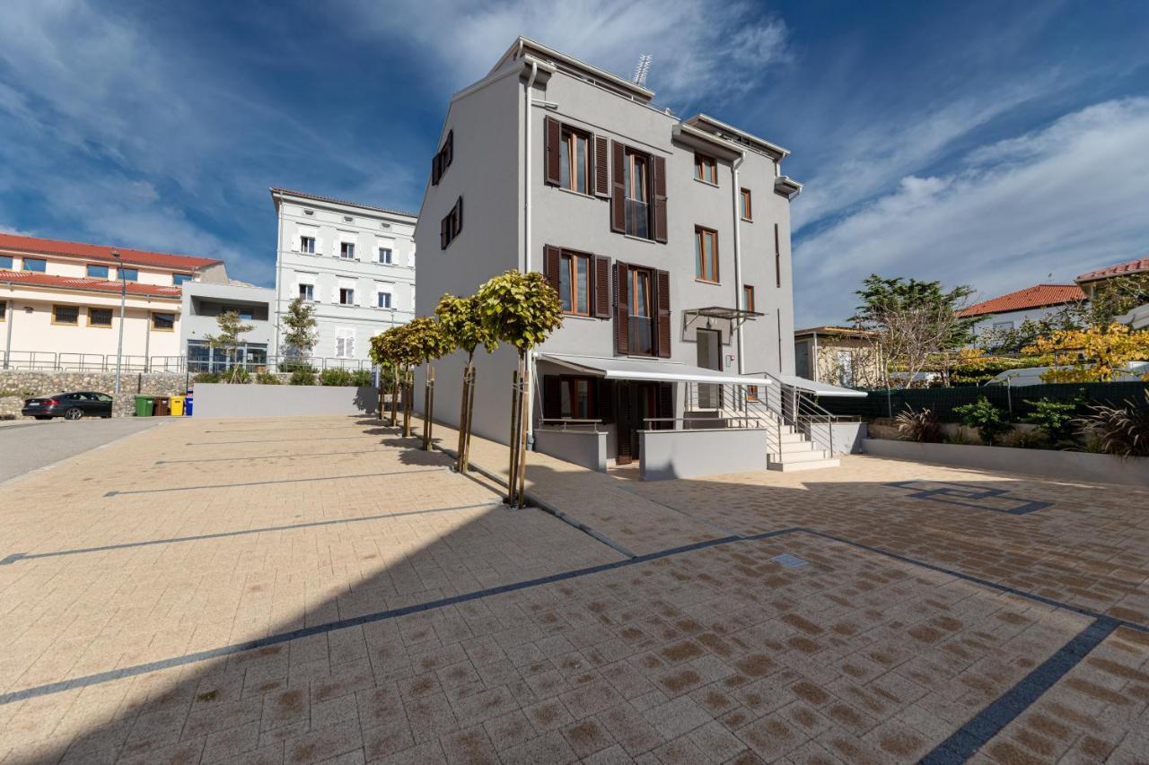Apartments Crnekovic III Башка Екстер'єр фото