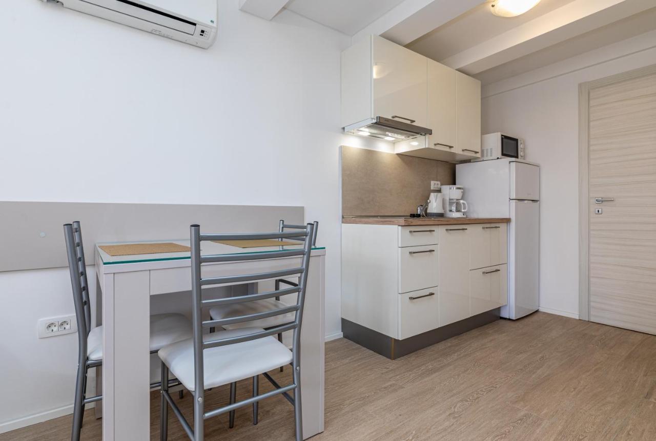 Apartments Crnekovic III Башка Екстер'єр фото