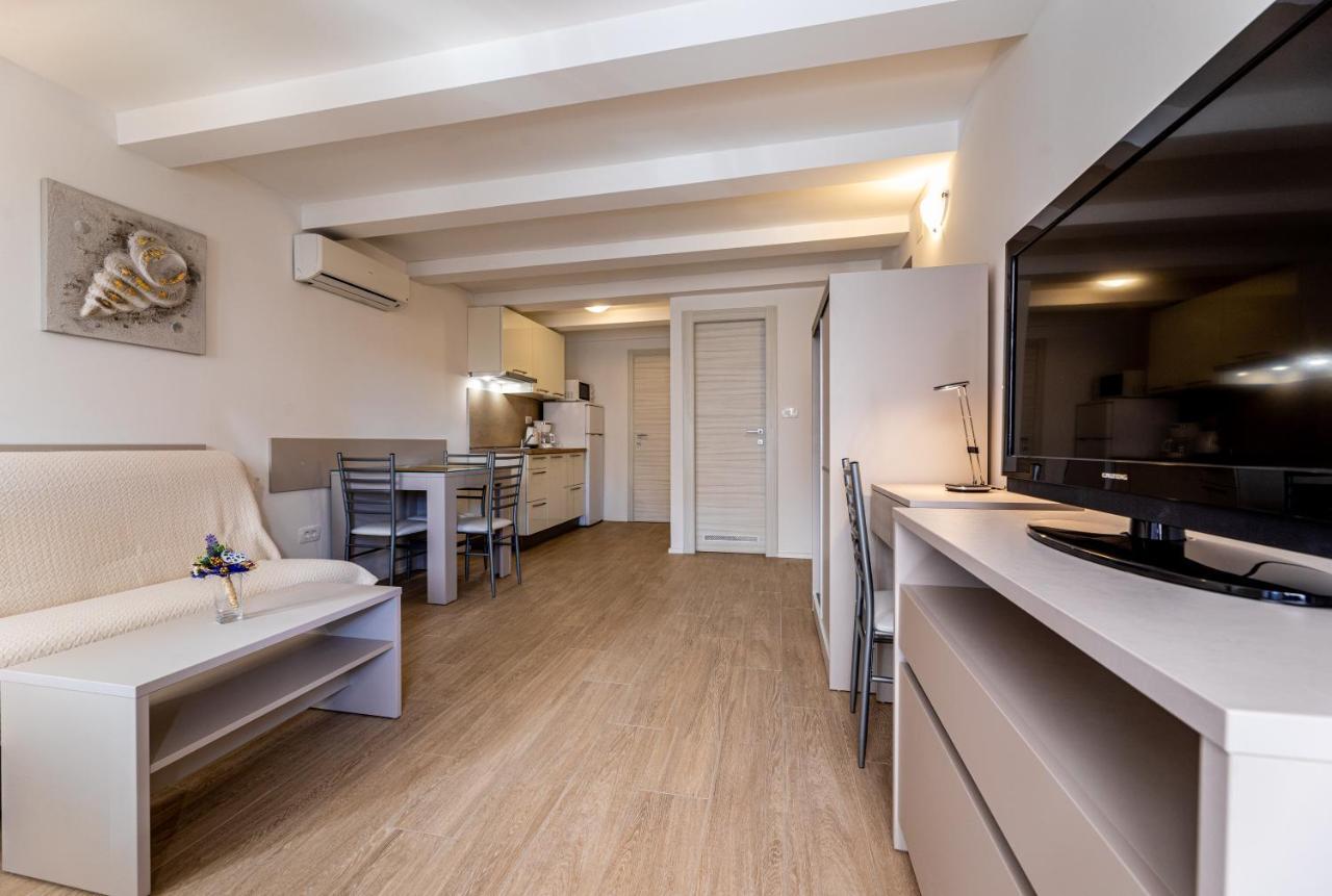 Apartments Crnekovic III Башка Екстер'єр фото