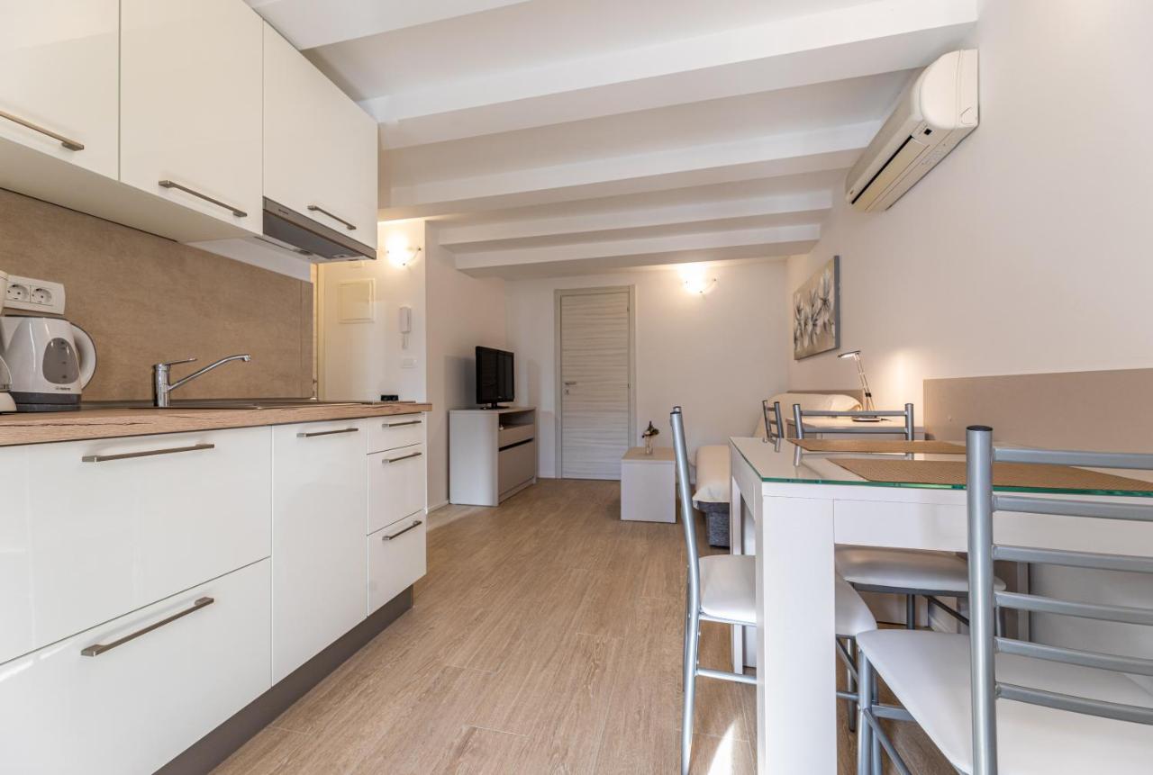 Apartments Crnekovic III Башка Екстер'єр фото